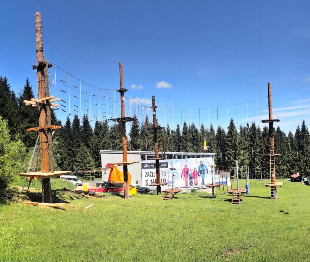 Sportcentrum Klinovec Loučná pod Klínovcem Exteriör bild