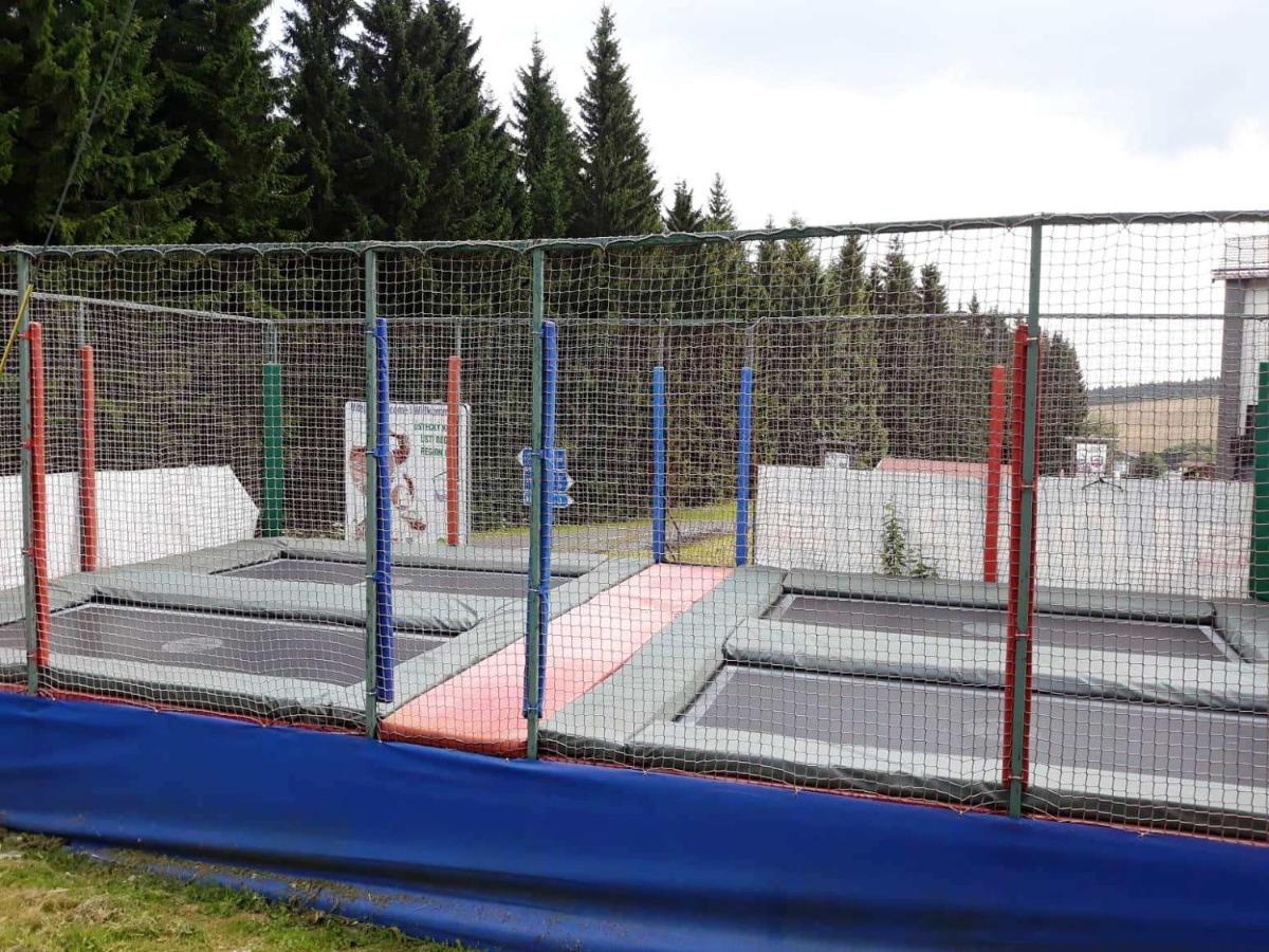 Sportcentrum Klinovec Loučná pod Klínovcem Exteriör bild